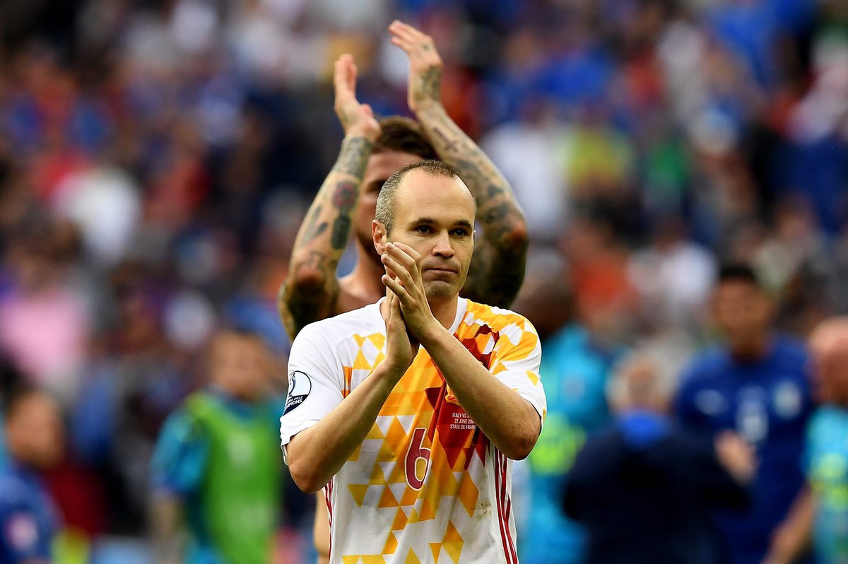 Andrés Iniesta fue uno de los mejores españoles en la Eurocopa de Francia 2016. (Foto Prensa Libre Hemeroteca PL)