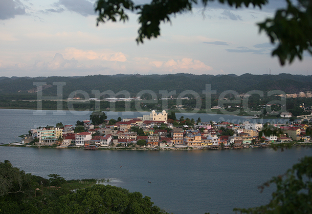 Vista panorámica de la isla de Flores (Foto: Hemeroteca PL)