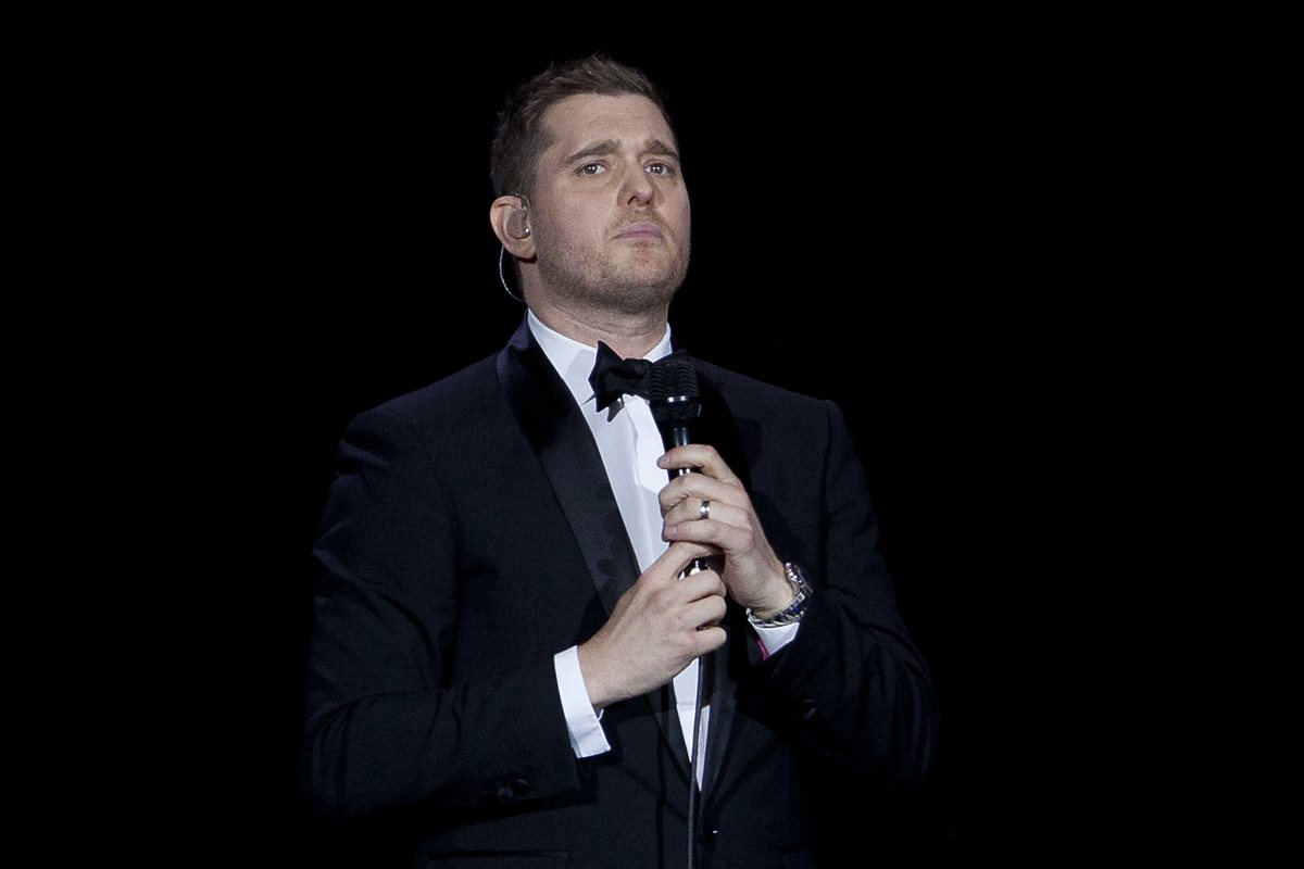 Michael Bublé suspenderá sus presentaciones para dedicarse al cuidado de su hijo. (Foto Prensa Libre: AP)