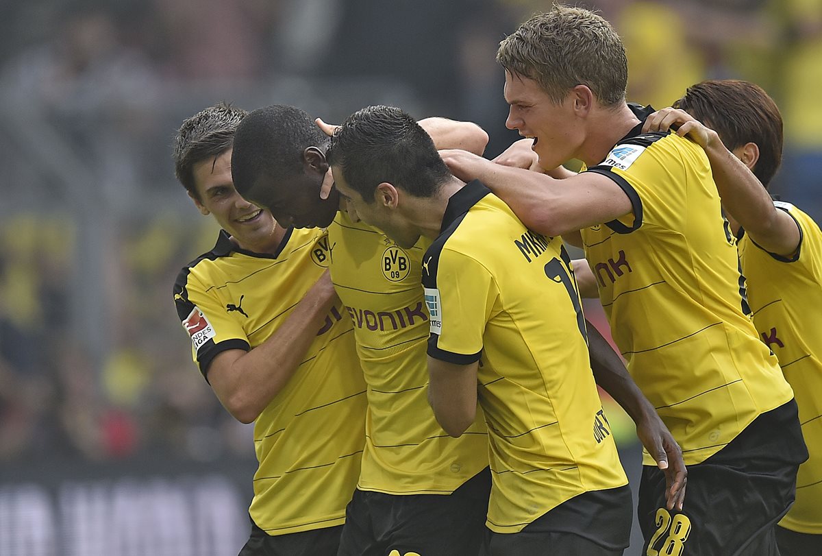 El Borussia volvió a ganar y mantiene la punta de la Bundesliga. (Foto Prensa Libre: AP)