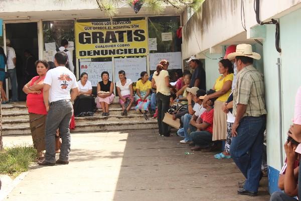 Pacientes no son atendidos en la consulta externa.