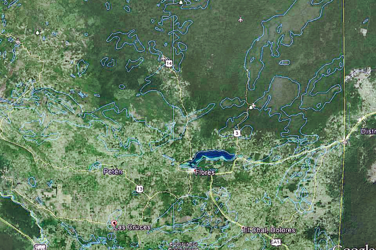 Mapa de  Las Cruces, Petén, donde dos agentes de la PNC fueron capturados ebrios y disparando al aire. (Foto Prensa Libre: Google Earth)