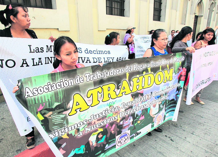 Empleadas domésticas han solicitado, en varias ocasiones que no sean violados sus derechos. (Foto Prensa Libre: Hemeroteca PL)