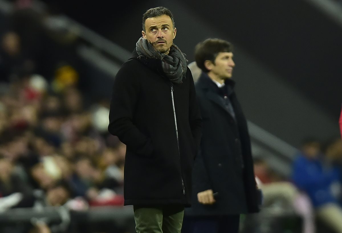 El técnico del Barcelona, Luis Enrique siguió cada detalle del encuentro contra el Villarreal. (Foto Prensa Libre: AP)