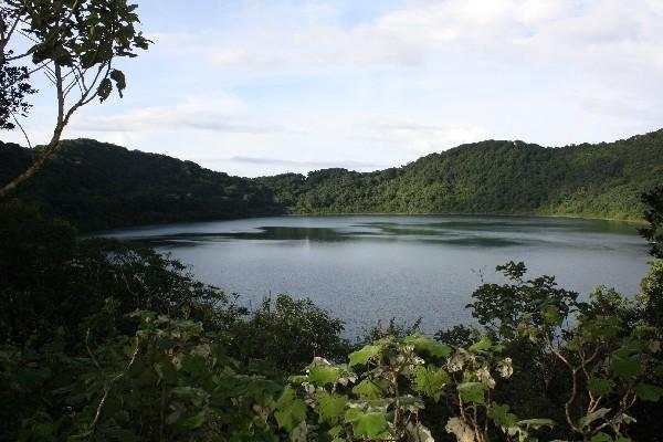 }El Volcán de Ipala es conocido entre la población local como el Volcán de Agua, por la laguna que tiene en el cráter, la cual se encuentra a  mil 650 metros sobre el nivel del mar. Tiene 600 metros de diámetro y 15 de profundidad, según datos de la Secretaría de Planificación y Programación de la Presidencia.