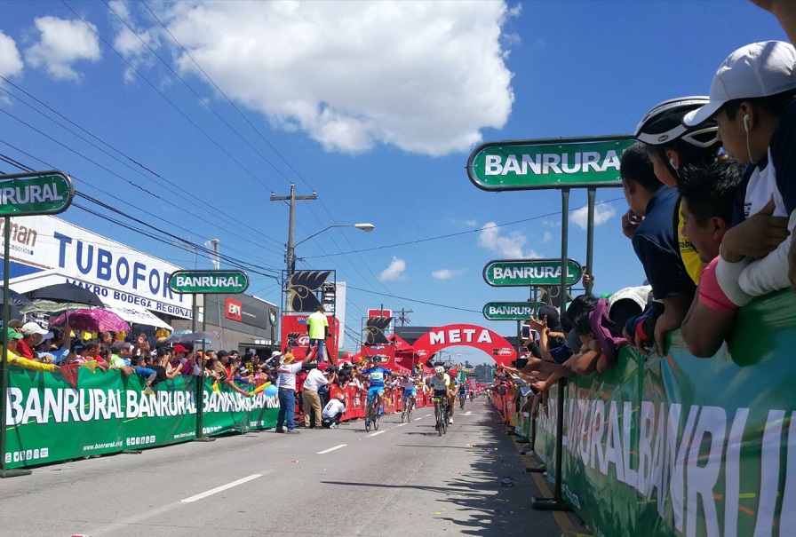 El ecuatoriano Byron Guamá fue el gran protagonismo en el circuito de Quetzaltenango en la octava etapa. (Foto Prensa Libre: Francisco Sánchez)