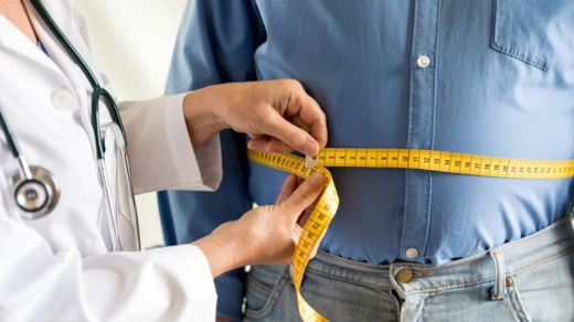 Si tienes sobrepeso tal vez te convenga hacer una dieta alta en proteínas y moderada en carbohidratos. GETTY IMAGES