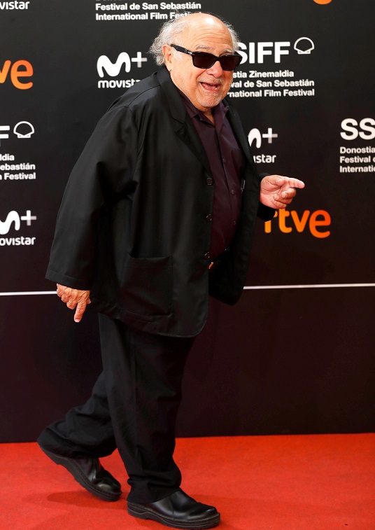 DeVito posa a su llegada al Festival de San Sebastián, este sábado. (Foto Prensa Libre: EFE).