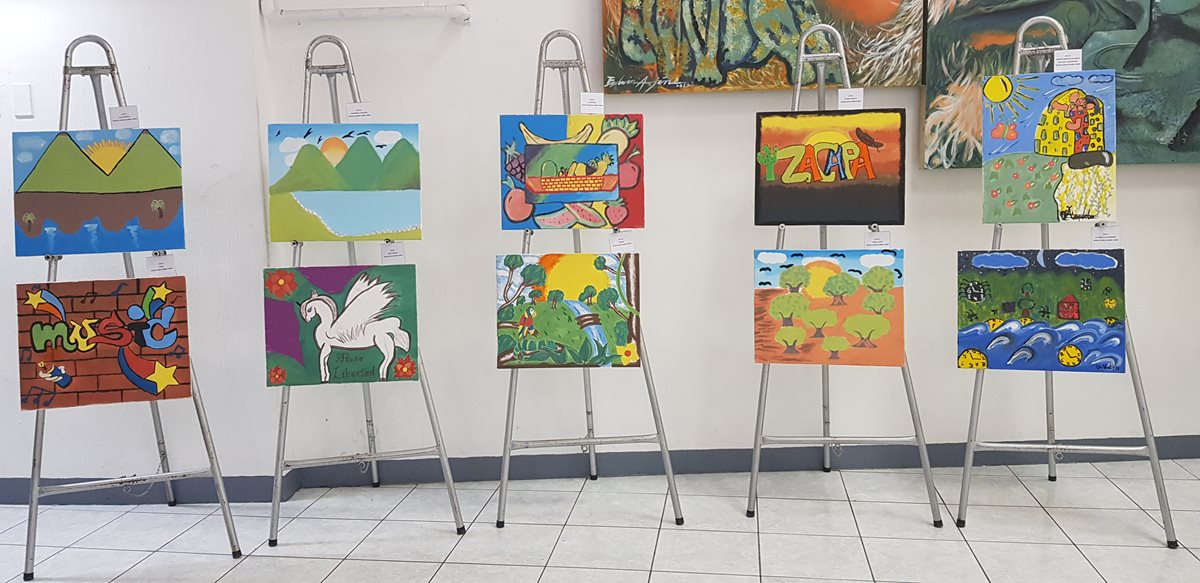 La muestra lleva por nombre "Exposición de arte de adolescentes en proceso de reinserción".