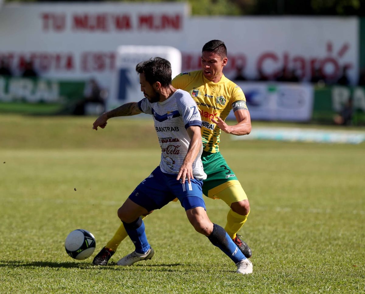 Bajo un sofocante calor Guastatoya y Cobán Imperial disputaron un partido con pocas opciones de gol.