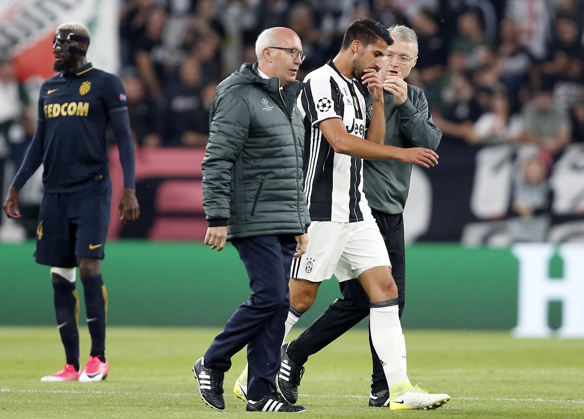 Khedira a su salida el martes recién pasado en el partido frente al Mónaco. (Foto Prensa Libre: AP)