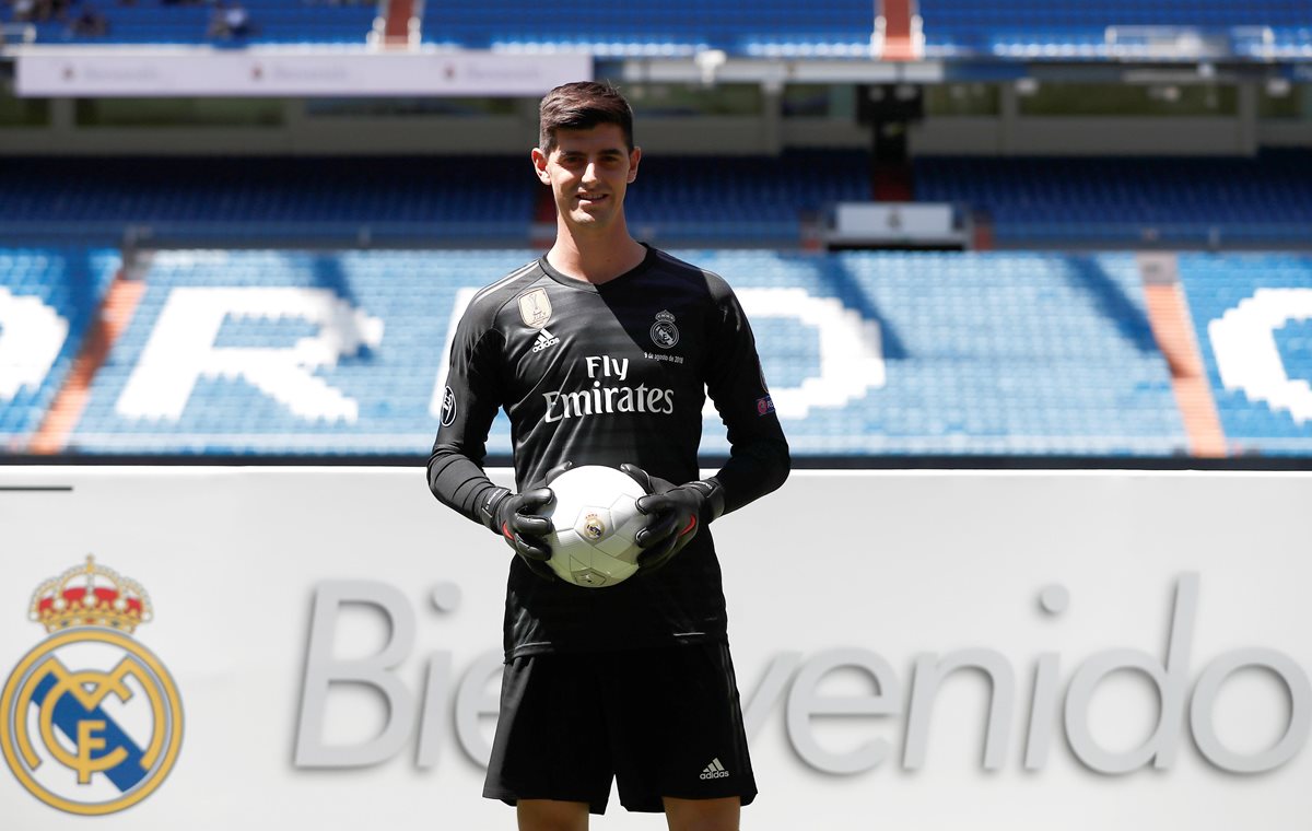 Thibaut Courtois fue presentado con el Real Madrid este jueves. (Foto Prensa Libre: EFE)