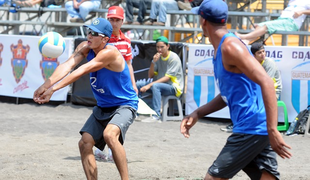 Andy Leonardo y Luis García se impusieron a la pareja de El Salvador y Belice. (Foto Prensa Libre: Jeniffer Gómez).