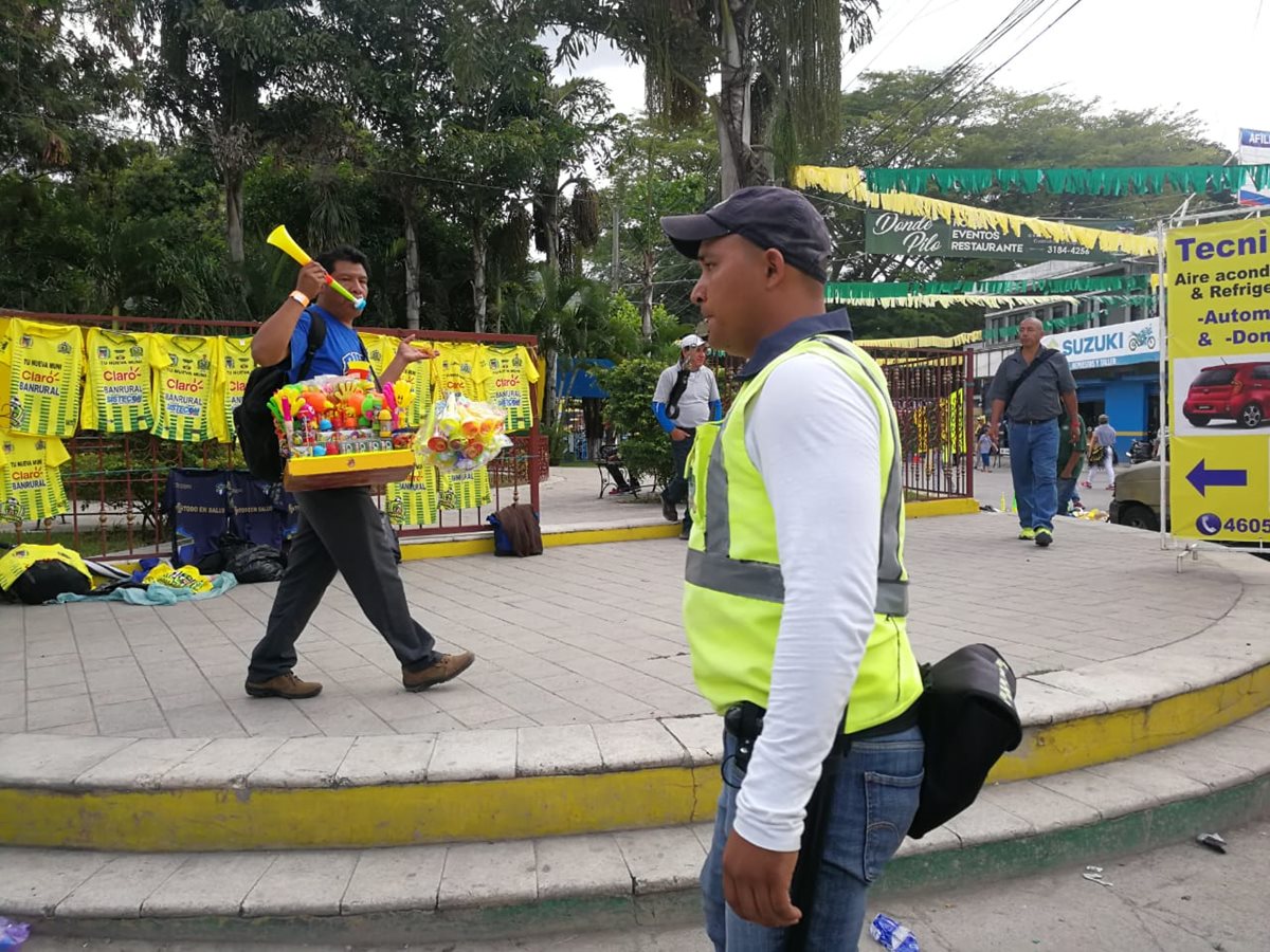 Ambiente de fiesta en el estadio David Cordón Hichos para la final de vuelta entre Guastatoya y Comunicaciones. (Foto Prensa Libre: Francisco Sánchez)