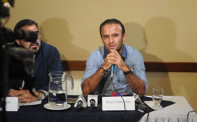 José Manuel Contreras en conferencia de prensa junto a su abogado Juan García. (Foto Prensa Libre: Claudia Castro)