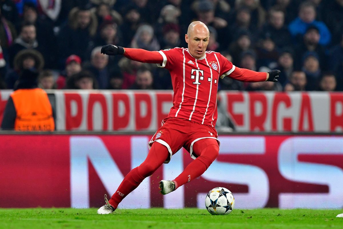 Arjen Robben ingresó antes del descanso al duelo con le Besiktas por la lesión de James Rodríguez. (Foto Prensa Libre: AFP)