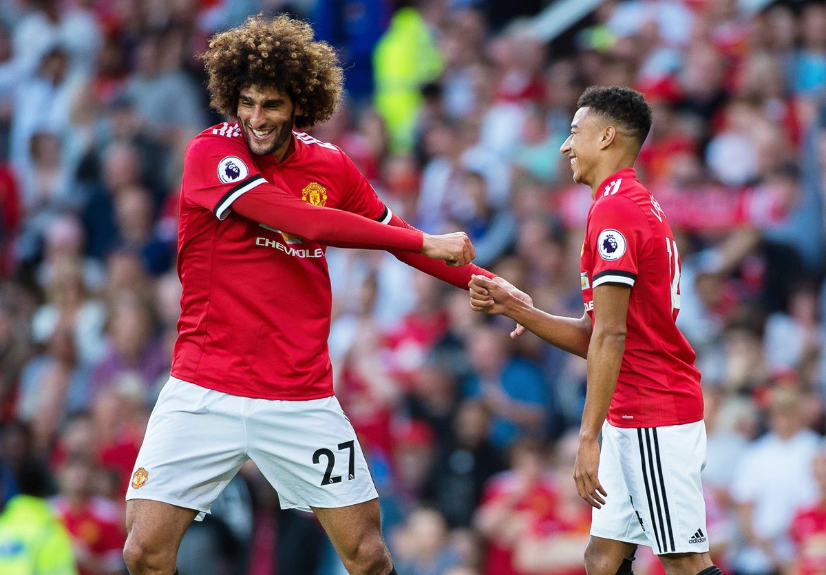 Fellaini y Lingard celebran uno de los goles de esta tarde para el United. (Foto Prensa Libre: EFE)