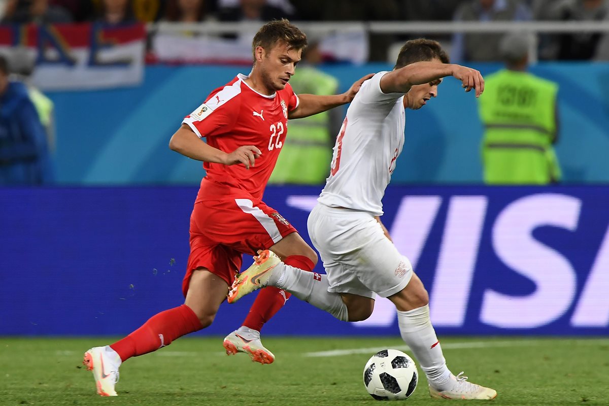 El 1-0 de Serbia no aguantó todo el partido y Suiza "se puso las pilas" para arrebatarle el triunfo. (Foto Prensa Libre: AFP)