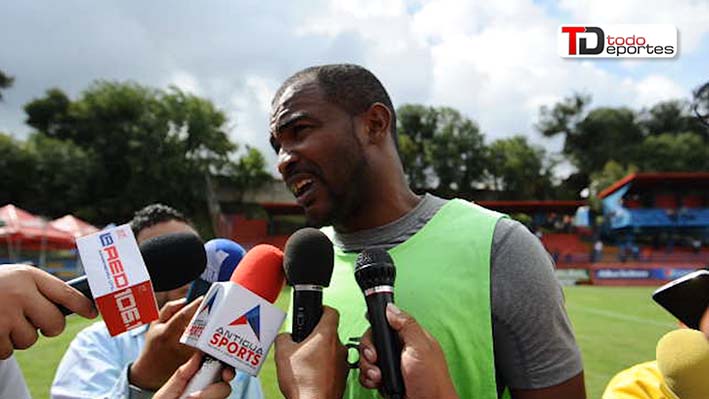 El guardameta de Suchitepéquez Shane Orio aremetió contra los árbitros después del encuentro ante Municipal. (Foto Prensa Libre: Carlos Vicente)