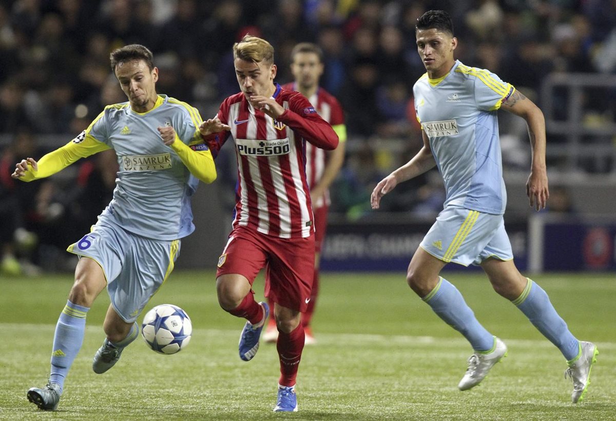 El Atlético de Madrid empató en su visita al Astana en el juego que abrió la jornada de la Liga de Campeones de Europa. (Foto Prensa Libre: EFE)