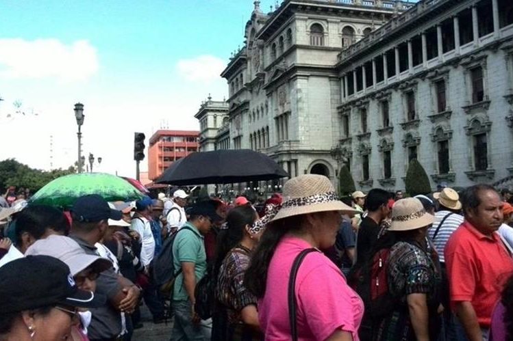 Los educadores de establecimientos públicos también negocian un nuevo pacto colectivo para mejorar sus condiciones de trabajo. (Foto Prensa Libre: Hemeroteca PL)