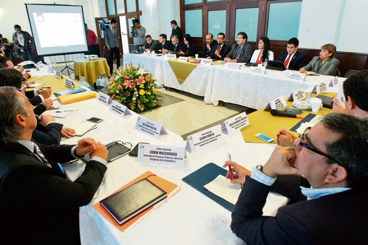 La mesa técnica de la Comisión de Finanzas del Congreso está por finalizar la propuesta de cambios a la ley de la SAT y otras medidas relacionadas. (Foto Prensa Libre: Alvaro Interiano)