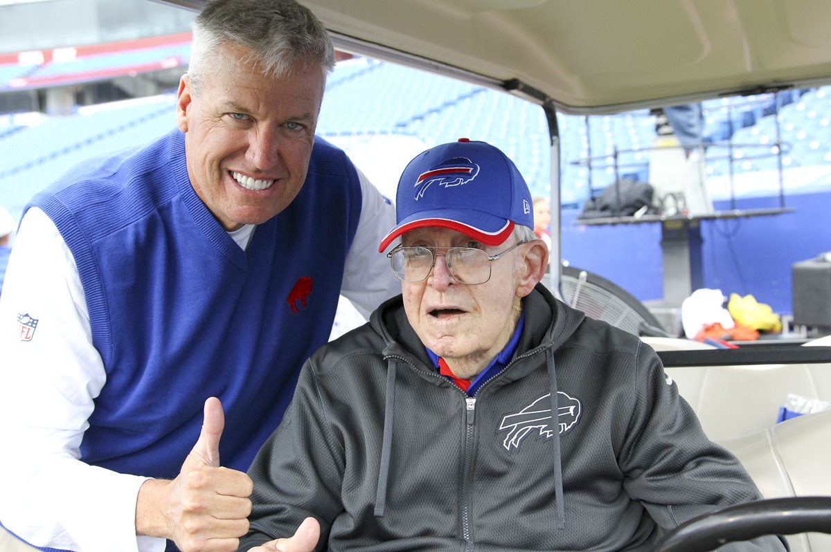 Buddy Ryan, coach famoso por armar defensas impenetrables con las que ganó dos Super Bowls y padre de dos técnicos activos en la NFL, falleció el martes a los 82 años de edad. (Foto Prensa Libre: AP)