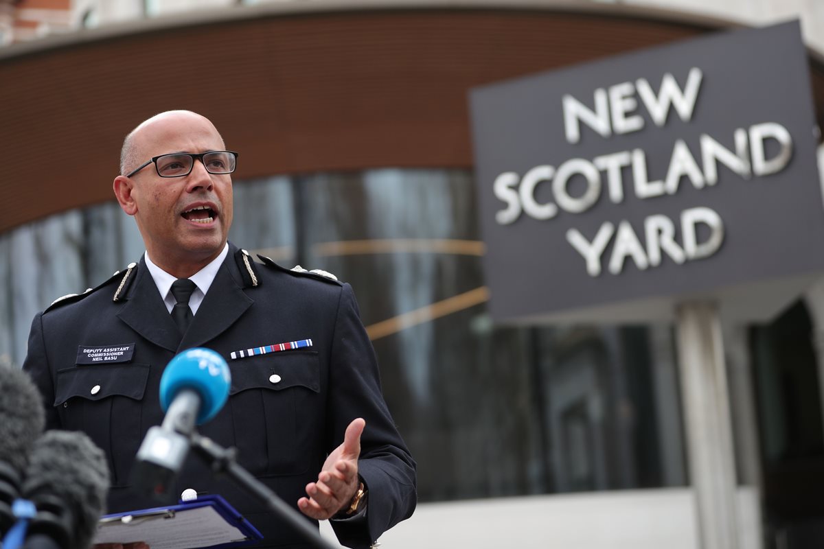 Neil Basu, coordinador nacional superior para la lucha contra el terrorismo habla a la prensa sobre el caso del envenenamiento de un expía ruso, en el centro de Londres.(AFP)