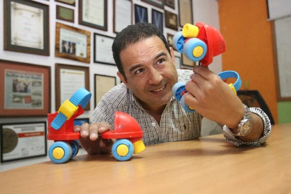 El actor Sammy Morales recuerda que recibió unos patines cuando era niño.