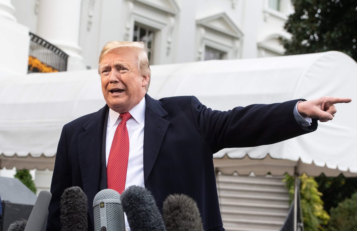 US President Donald Trump speaks to the press before departing the White House for Paris on November 9, 2018 in Washington, DC. (Photo by NICHOLAS KAMM / AFP)