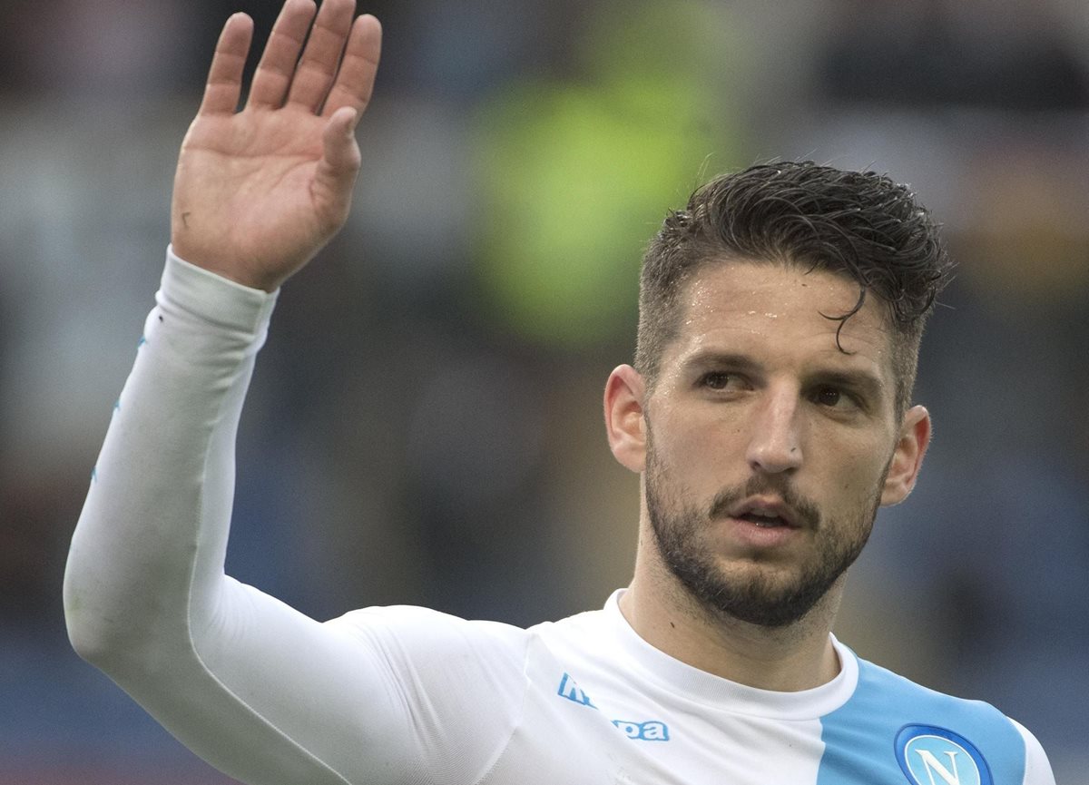 Mertens es una de las piezas clave en el armado napolitano que enfrentará al Madrid en Champions. (Foto Prensa Libre: EFE)