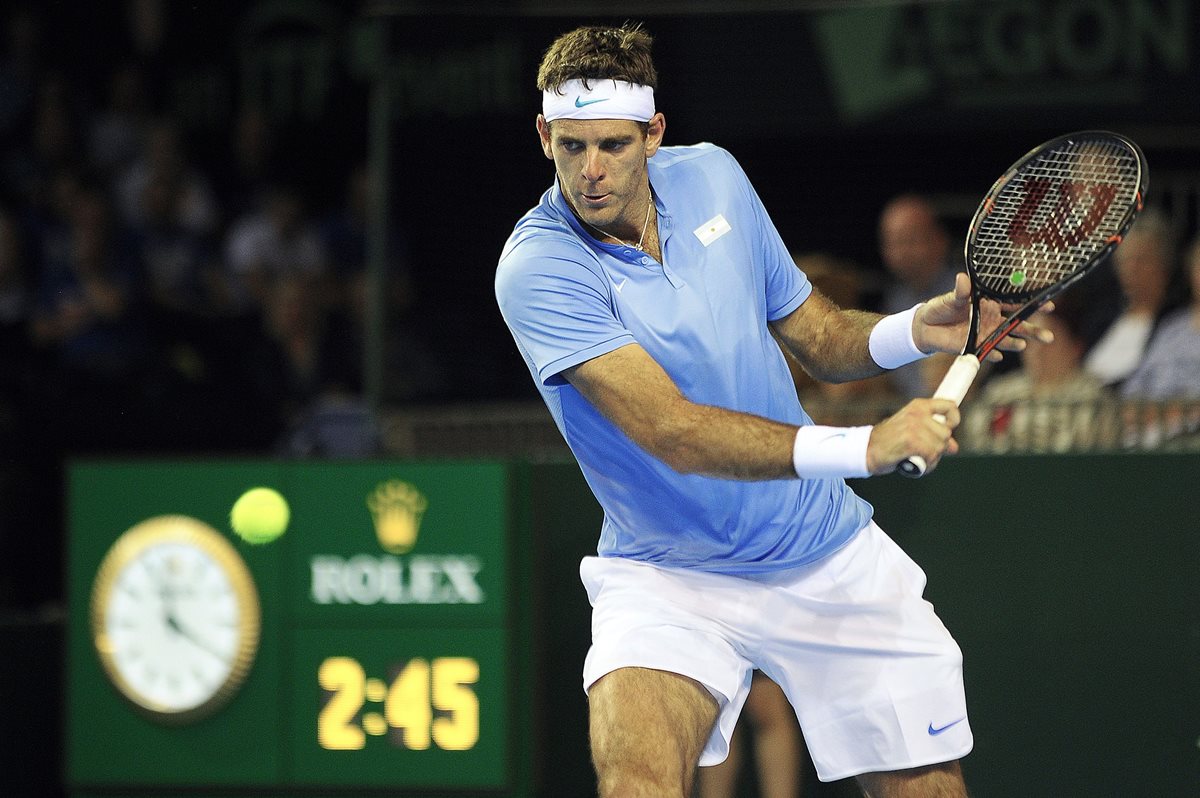 Del Potro, en acción, durante el partido de este viernes. (Foto Prensa Libre: AFP)