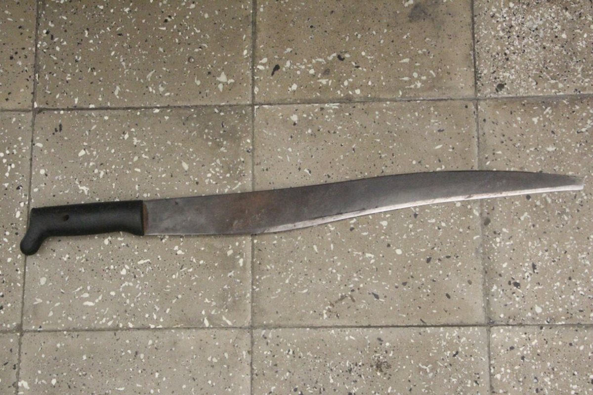 Machete que le fue decomisado a Máximo Molina, en Zacapa. (Foto Prensa Libre: Mario Morales).