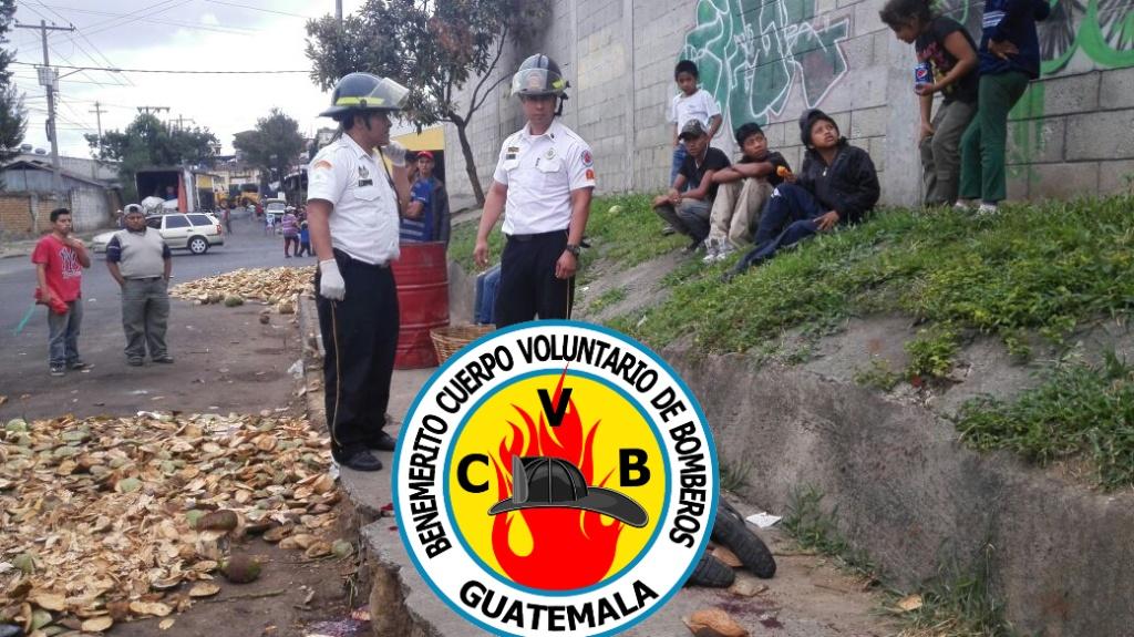 Un hombre murió por heridas causadas con machete en el mercado de La Terminal. (Foto Prensa Libre: Bomberos Voluntarios)