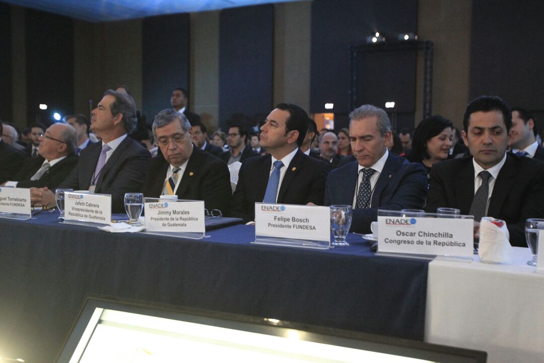 El presidente Jimmy Morales asistió junto al vicepresidente Jafeth Cabrera al ENADE 2017 donde se abordó el tema Infraestructura para el Desarrollo. (Foto Prensa Libre: Carlos Hernández)