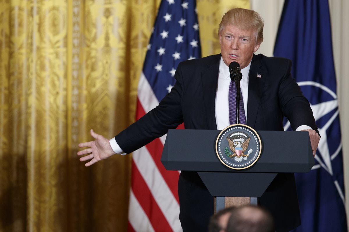 Donald Trump afirma que pandillas están retrocediendo. (Foto Prensa Libre: AFP)