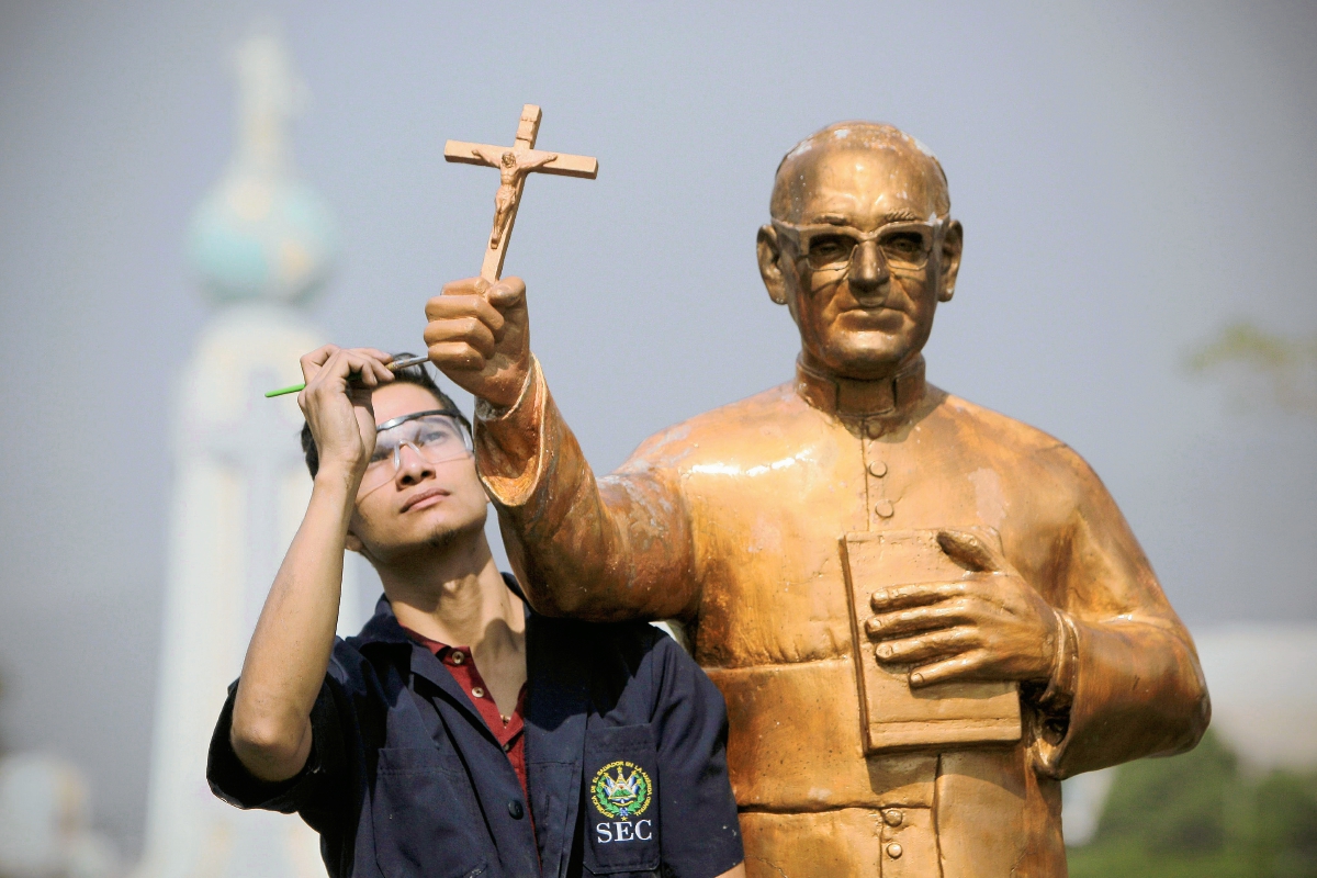 Monumento dedicado a monseñor Óscar Arnulfo Romero en San Salvador, El Salvador. (Foto Prensa Libre: EFE)