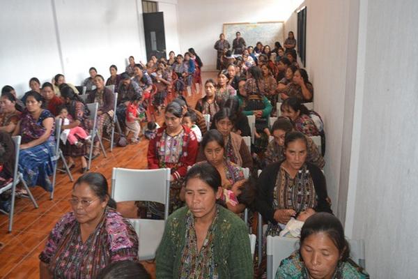 Participantes de encuentro para exigir igualdad y participación en programas sociales.