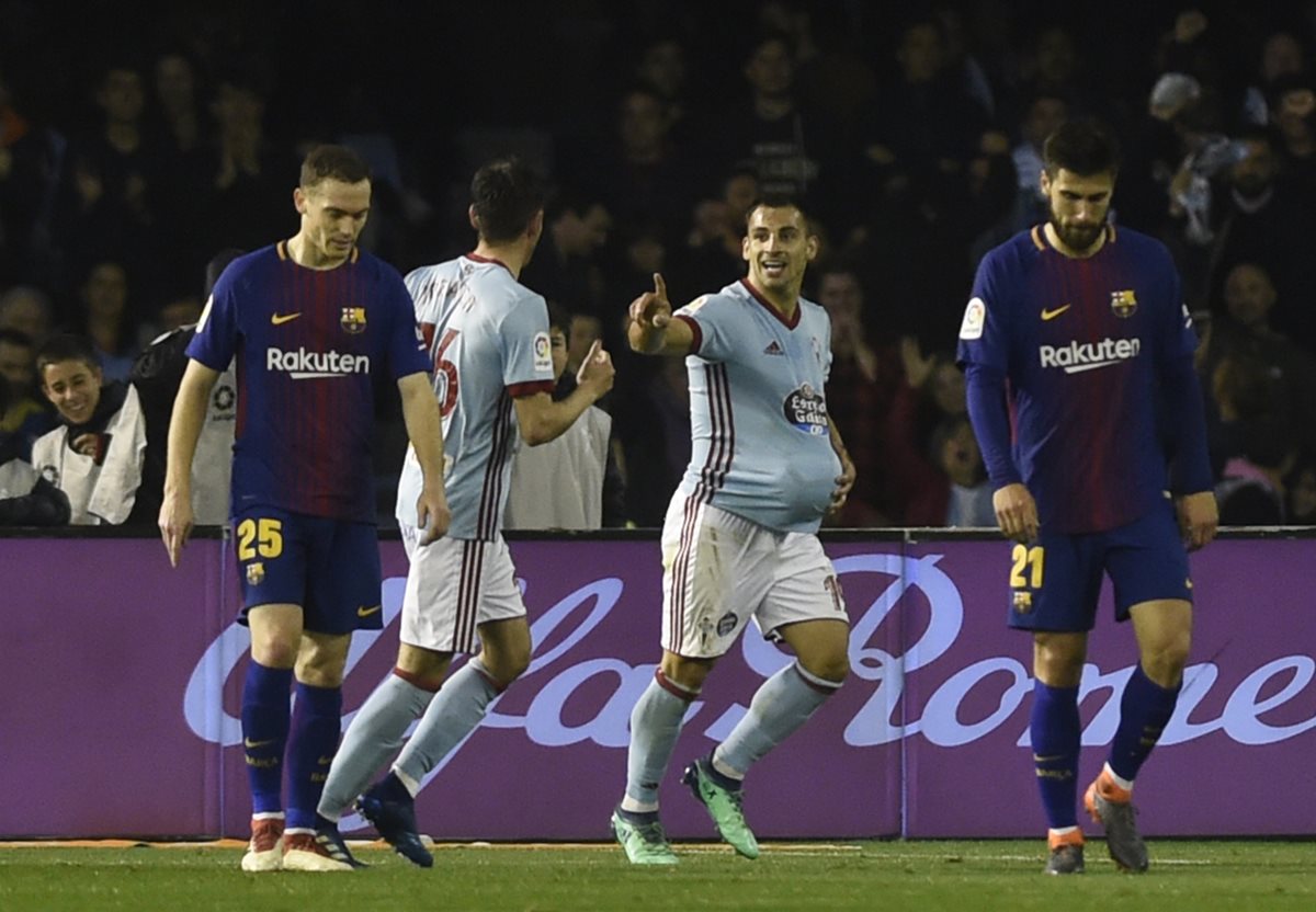 Jonny Castro festeja el segundo del Celta en el duelo frente al Barcelona. (Foto Prensa Libre: AFP)