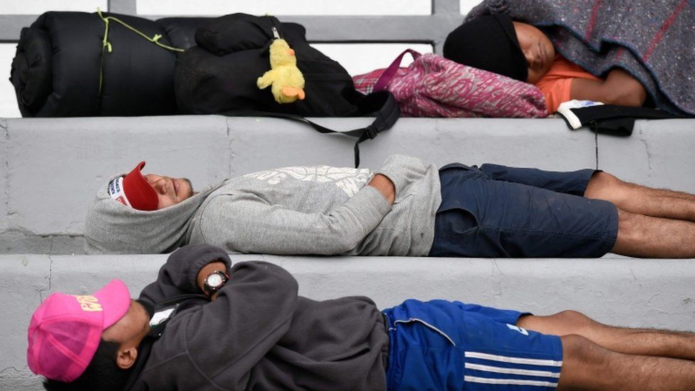 Un primer grupo de inmigrantes de la caravana llegó a la Ciudad de México el domingo. AFP