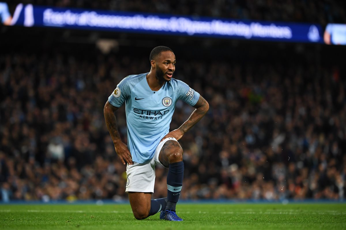 Raheem Sterling fue víctima de la violencia racial en los estadios. (Foto Prensa Libre: AFP)