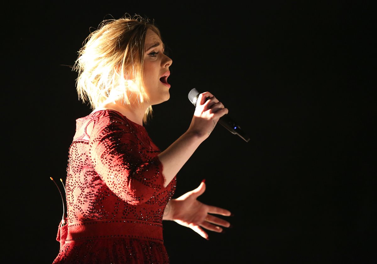 Adele es una de las cantantes más mediáticas del momento. (Foto Prensa Libre: AP)