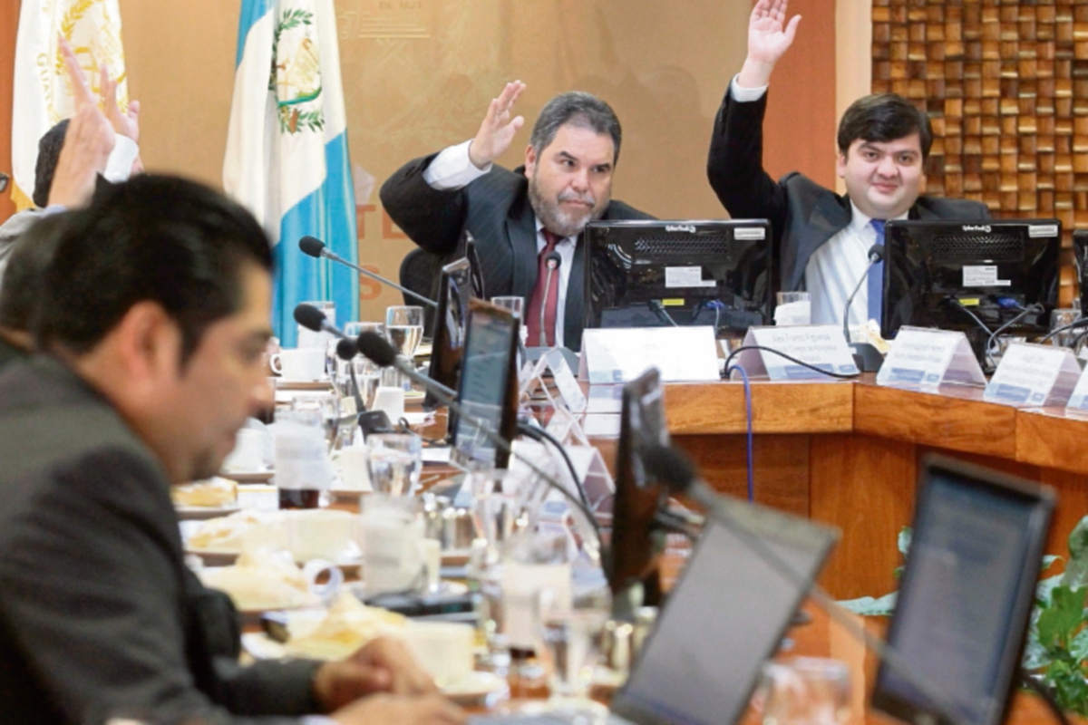 Los comisionados programaron ayer tres sesiones para finalizar selección de directores.