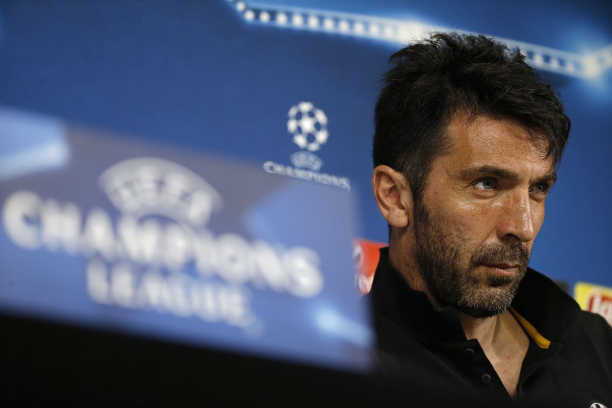 Gianluigi Buffon durante la conferencia de prensa de este lunes en Turín, previo al partido contra el FC Barcelona. (Foto Prensa Libre: AFP)