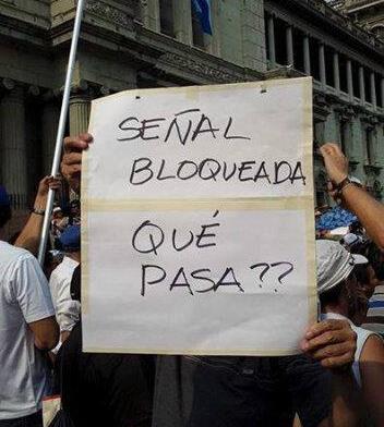 Manifestantes denunciaron el bloqueo de señal de celulares y vigilancia. (Foto Prensa Libre: Ojo del Lector)