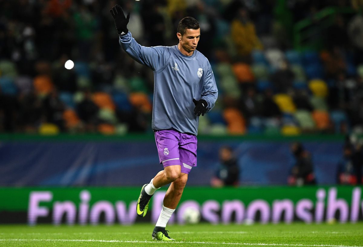 Durante las dos horas previas al partido, los paneles electrónicos del estadio José Alvalade mostraron el mensaje “Bienvenido a casa, Ronaldo”, acompañado de una fotografía de un joven Cristiano con la camiseta del Sporting (Foto Prensa Libre: EFE)