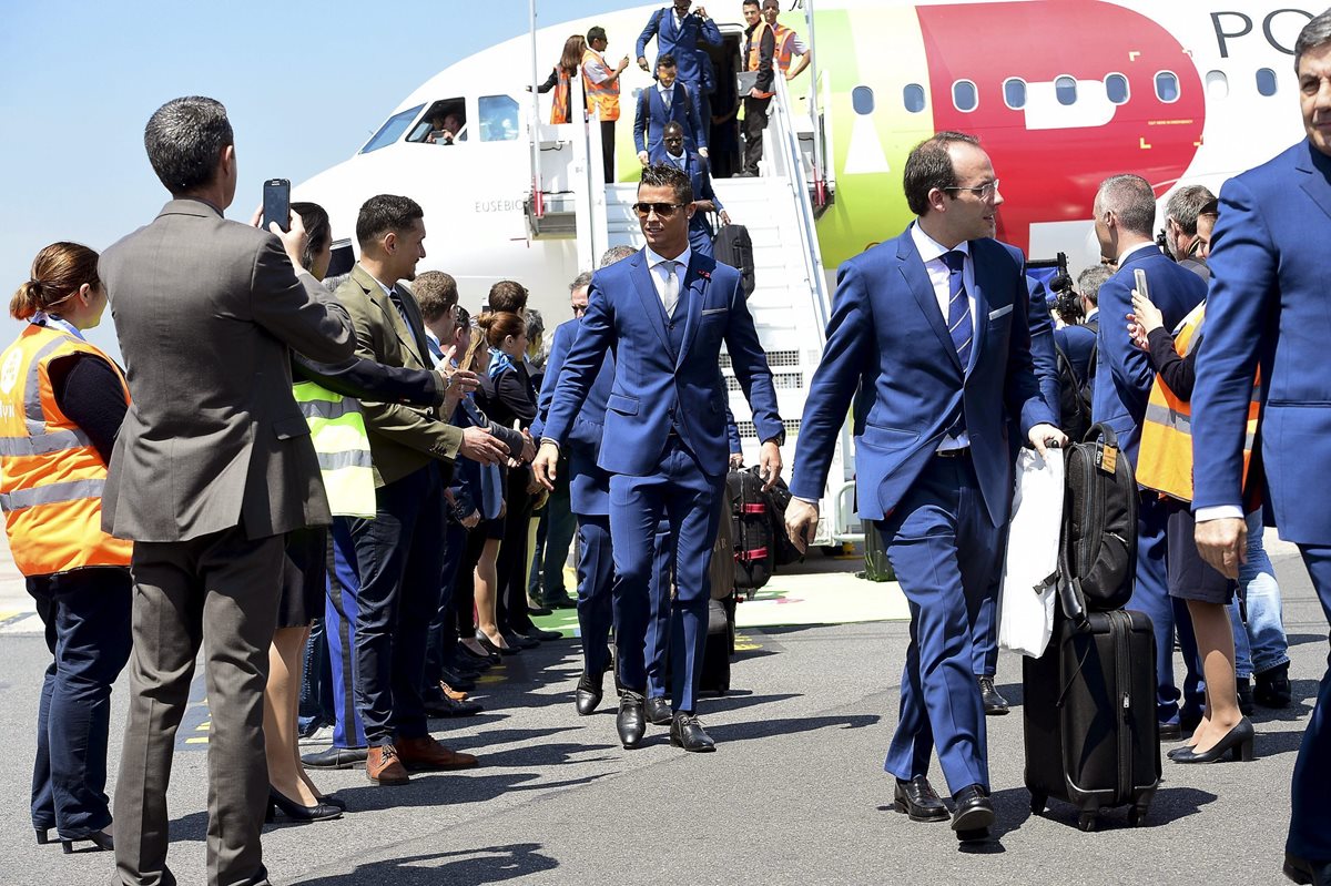 Cristiano Ronaldo encabeza el listado de figuras que estarán en la Eurocopa 2016. (Foto Prensa Libre: AFP)