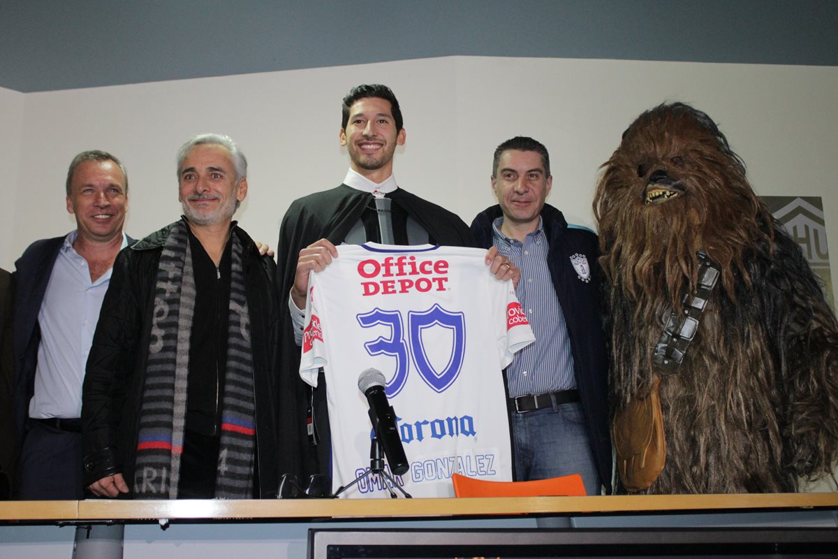 Omar González fue presentado como nuevo refuerzo del Pachuca para el Clausura 2016. (Foto Prensa Libre: EFE).