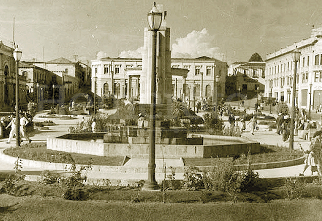 Así lucía el Parque Central de Quetzaltenango a principios del siglo XX. (Foto: Hemeroteca PL)