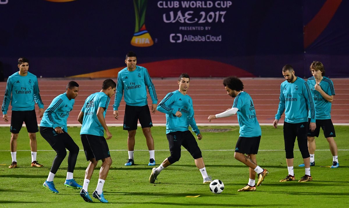 Los jugadores del Real Madrid, durante la práctica previa a la final del Mundial de Clubes, ante Gremio. (Foto Prensa Libre: AFP)